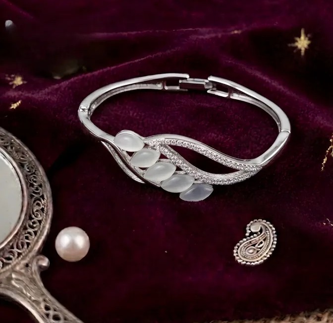 luxoralivin brecelet